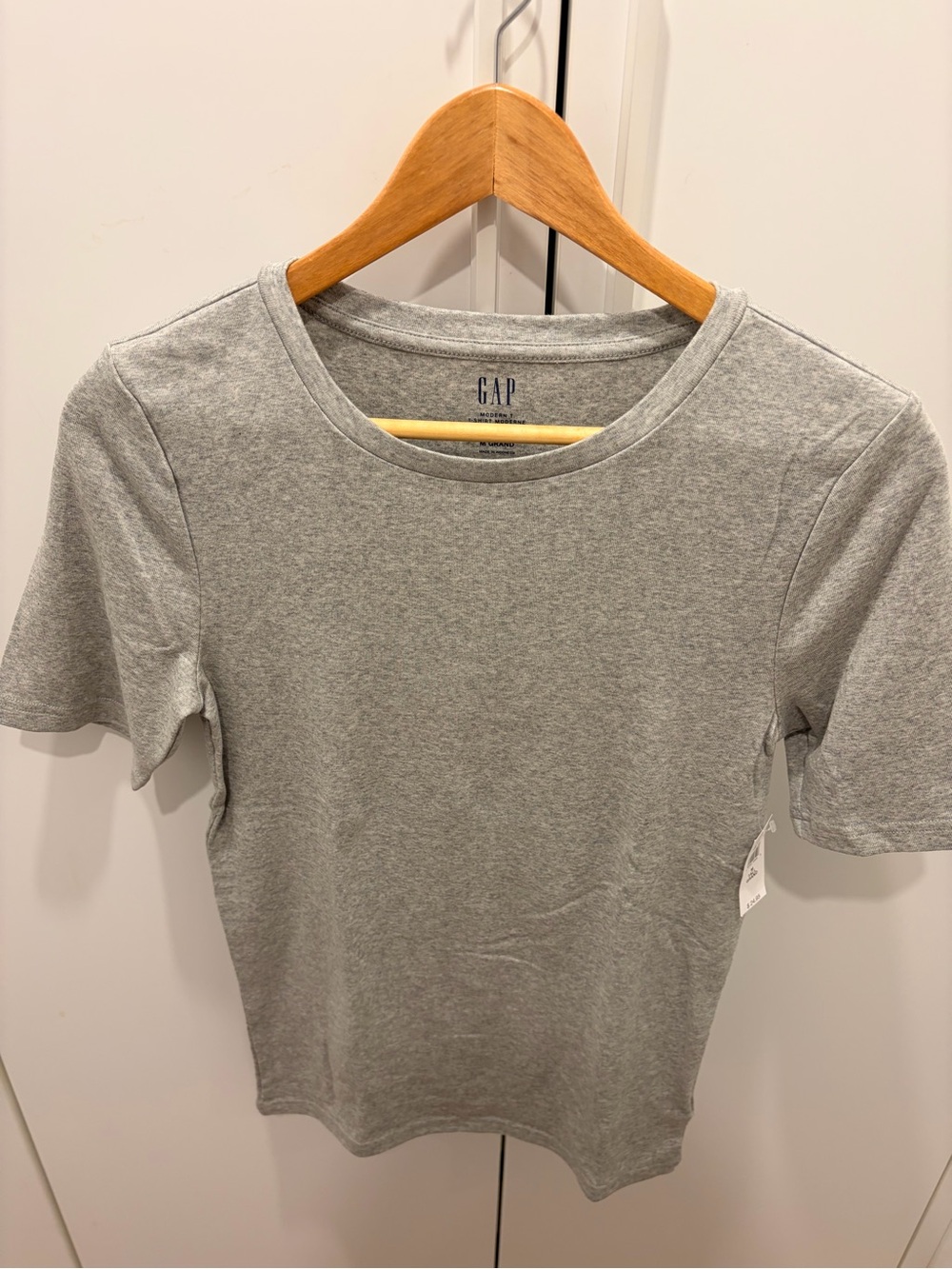GAP Women's Short Sleeve Crew Tee in Heather Gray
